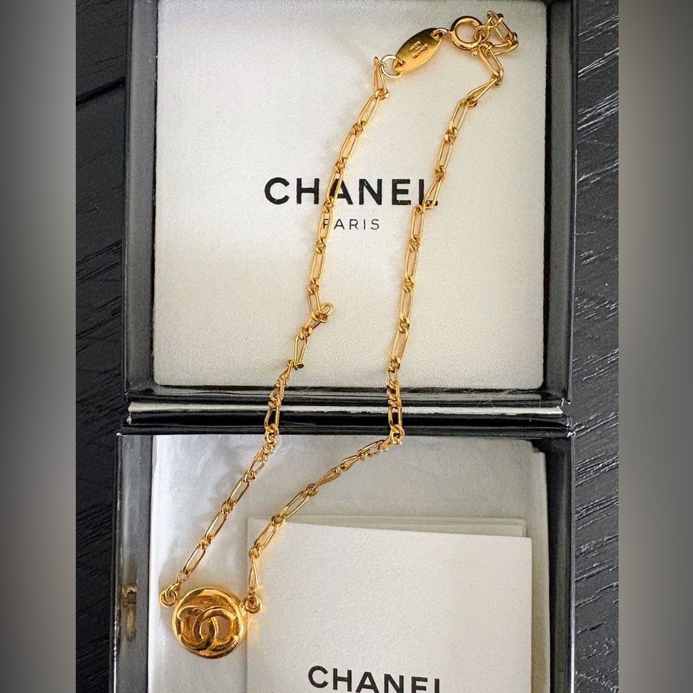 VINTAGE Authentic CHANEL 1983 CC medallion pendant necklace in 24K gold